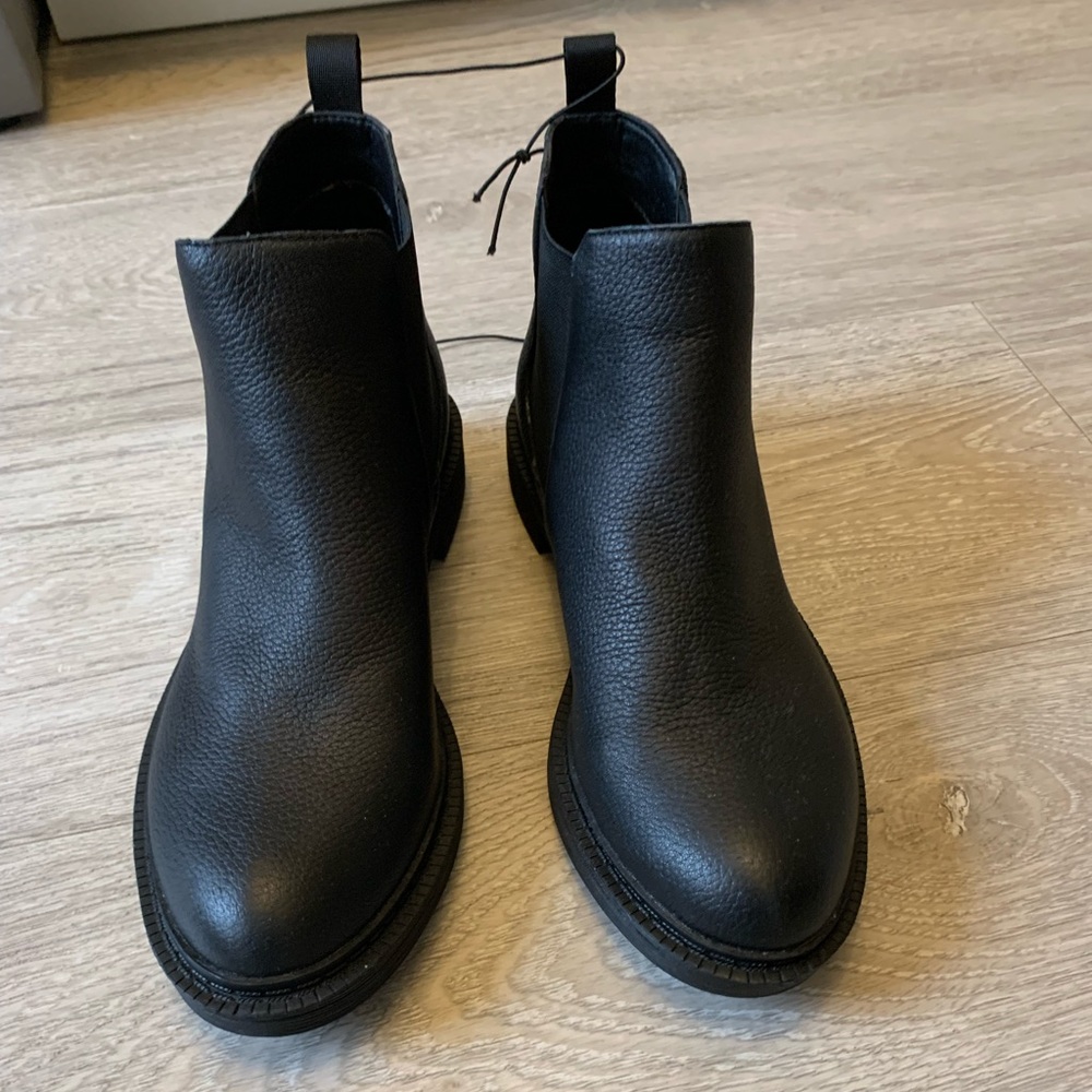 COPY - Kenneth Cole Chelsea styled boots - Size 6.5 - never been worn